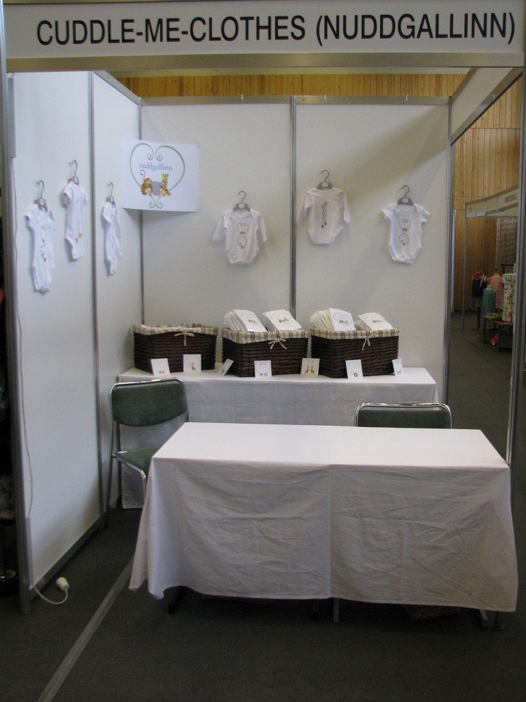 Cuddle-Me-Clother / Nuddgallinn