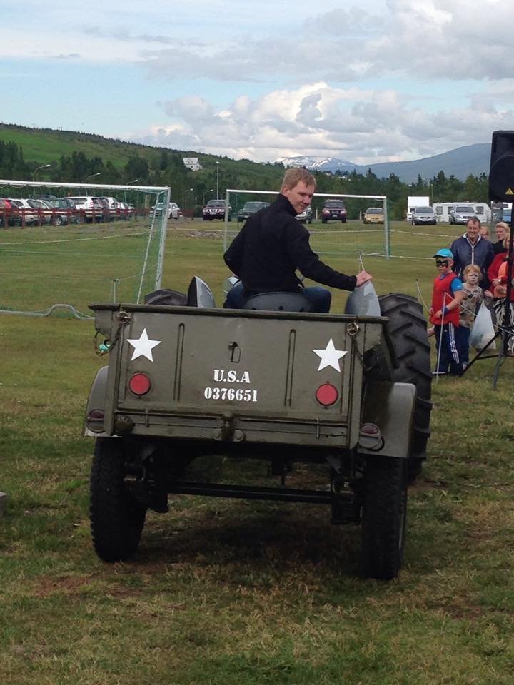 Búsaga stóð fyrir keppni í að bakka