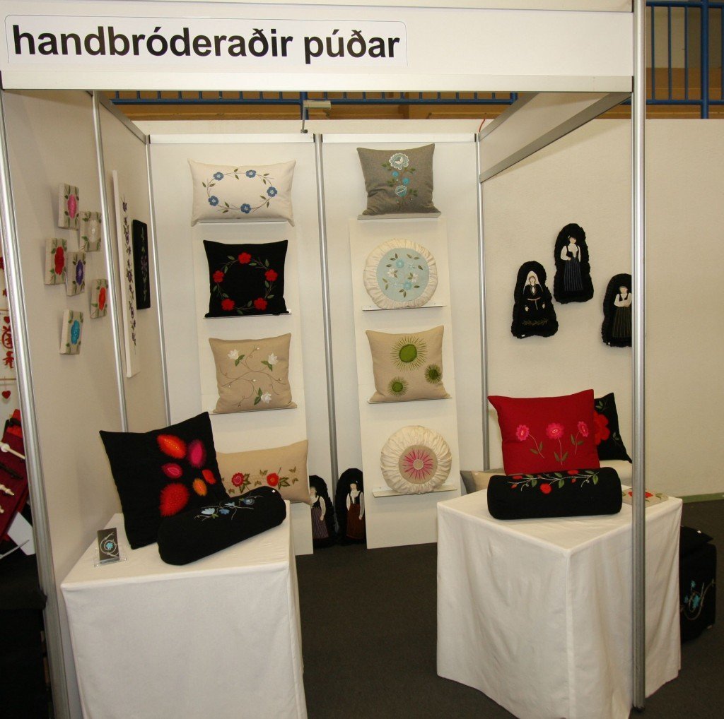 handbróderaðir púðar - Þórdís Jónsdóttir