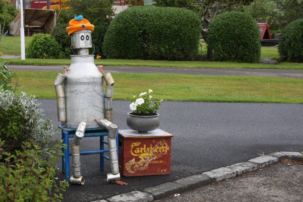 Ein af fuglahræðum hátíðarinnar