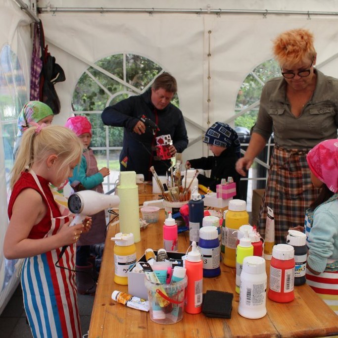 Skemmtileg listasmiðja fyrir börnin.