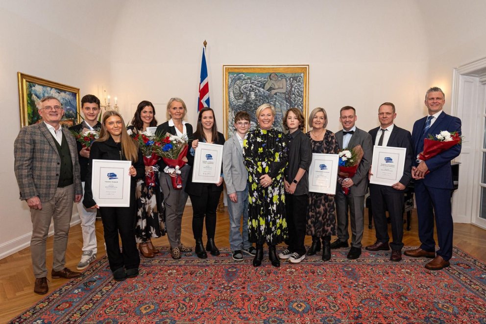 Verðlaunaþegar Íslensku menntaverðlaunanna 2024 á Bessastöðum ásamt Höllu Tómasdóttur forseta. Ljósm…