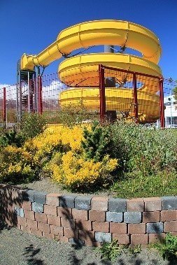 Sundlaug - Sumaropnun hefst 1. júní