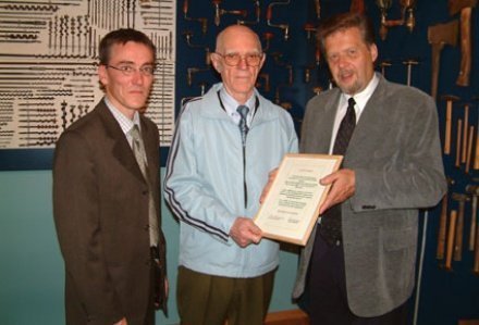 Hólmgeir Karlsson oddviti, Sverrir Hermannsson og Bjarni Kristjánsson sveitarstjóri