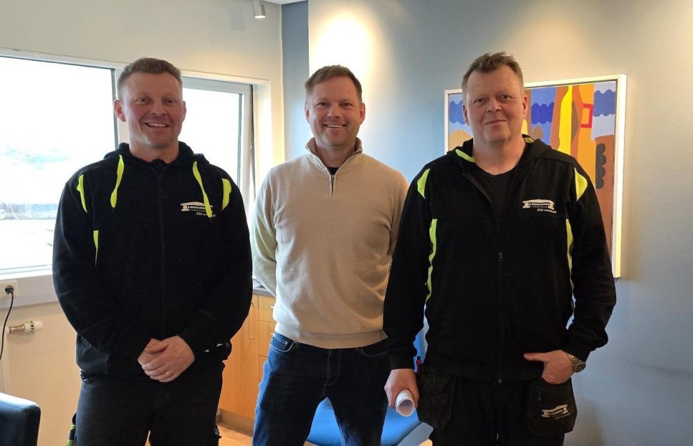 Sindri og Hreiðar Hreiðarssynir eigendur B. Hreiðarsson ehf. ásamt Finni Yngva Kristinssyni sveitars…